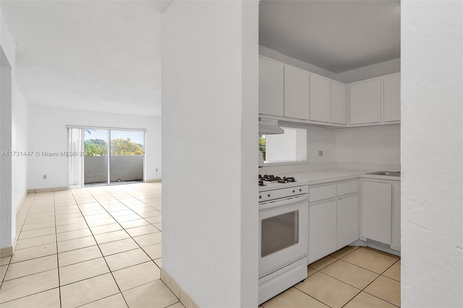 6884 N Kendall Dr # C404, Pinecrest FL 33156 photo 2