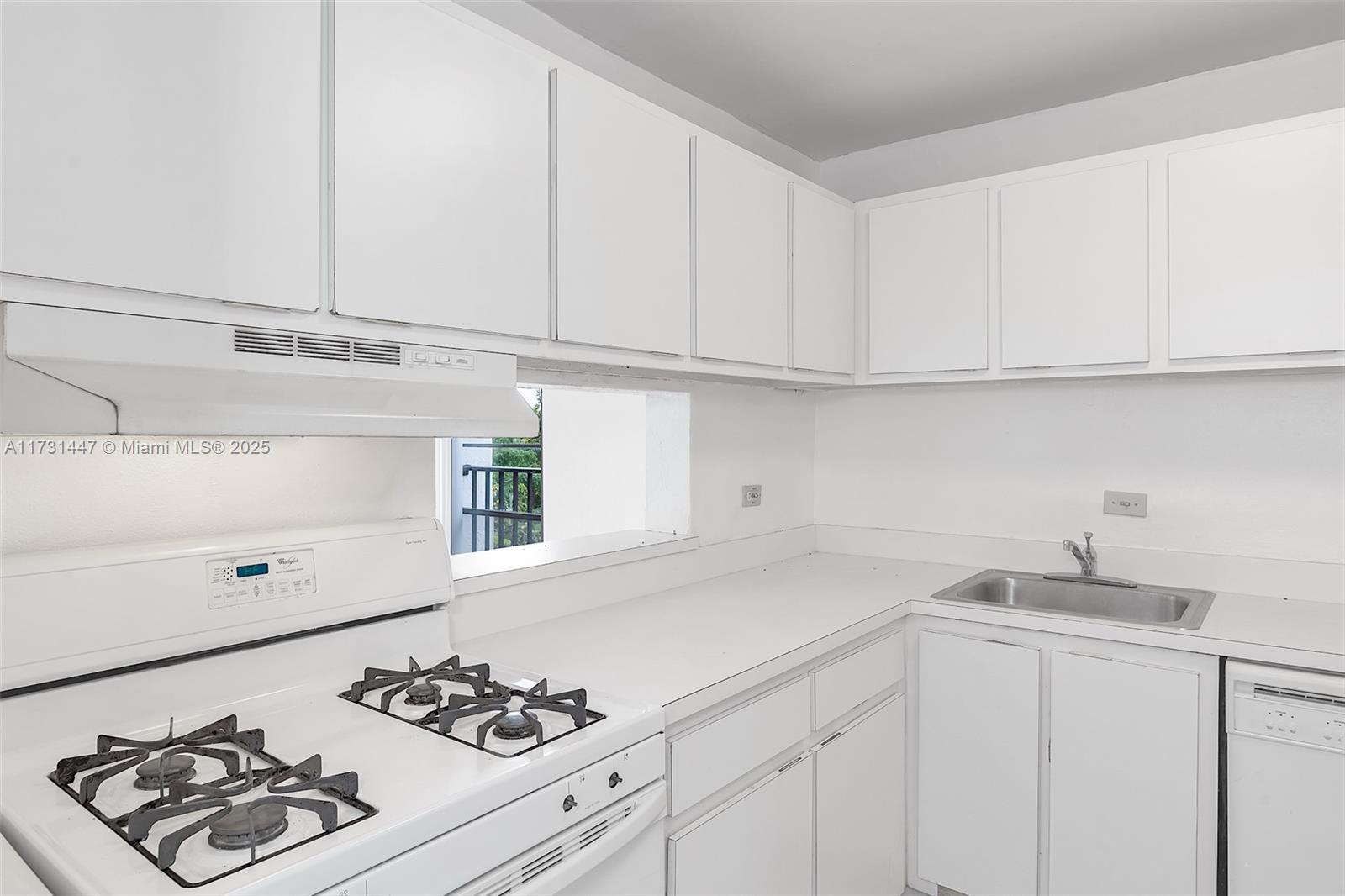 6884 N Kendall Dr # C404, Pinecrest FL 33156 photo 4