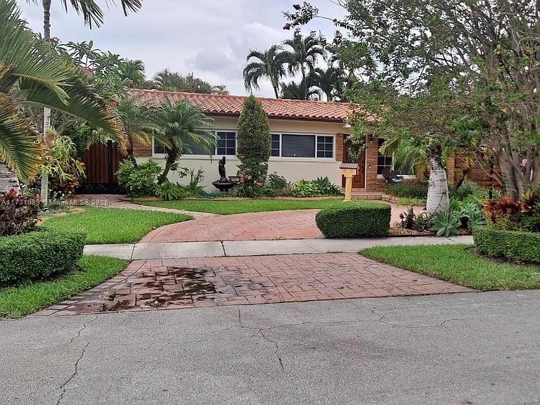 596 W 64th Dr # 596, Hialeah FL 33012 photo 2