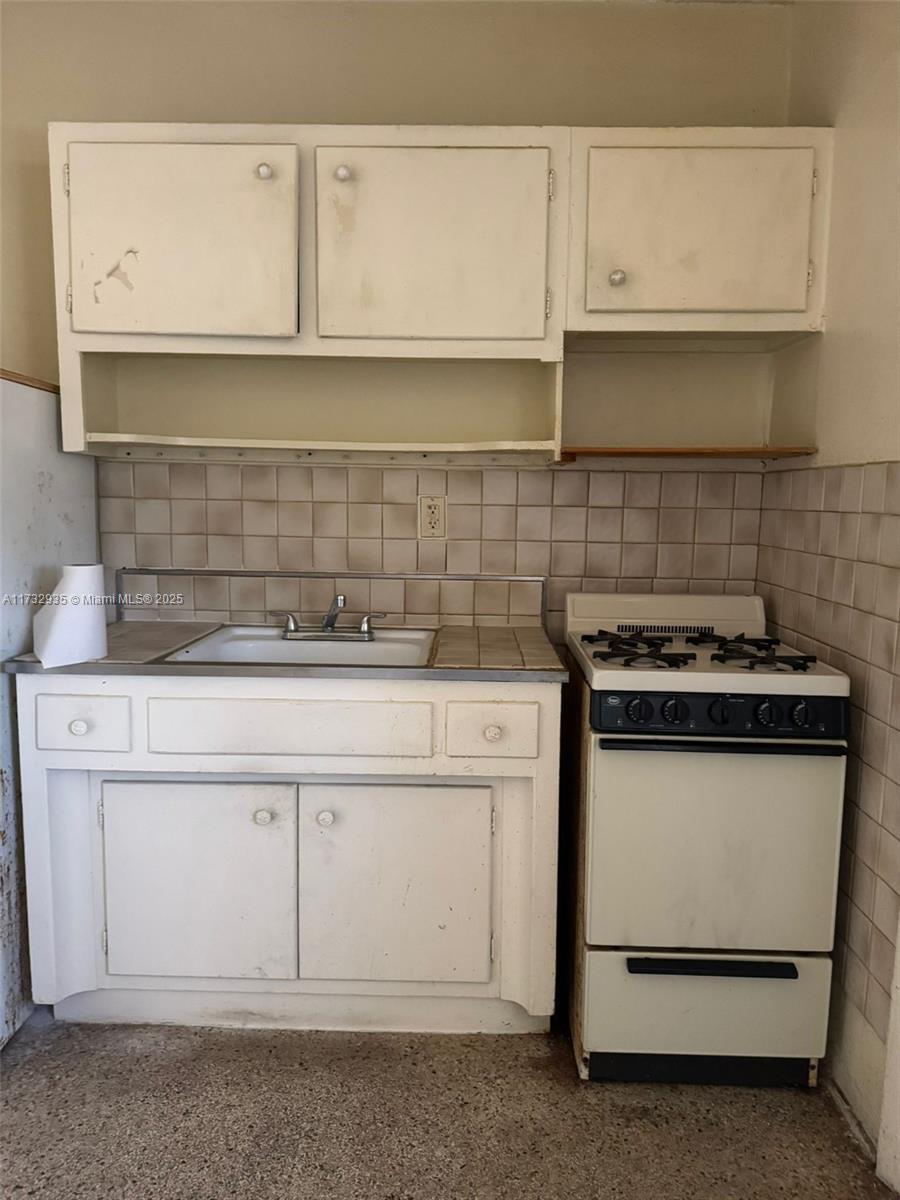 2100 NW 24th St # 3, Miami FL 33142