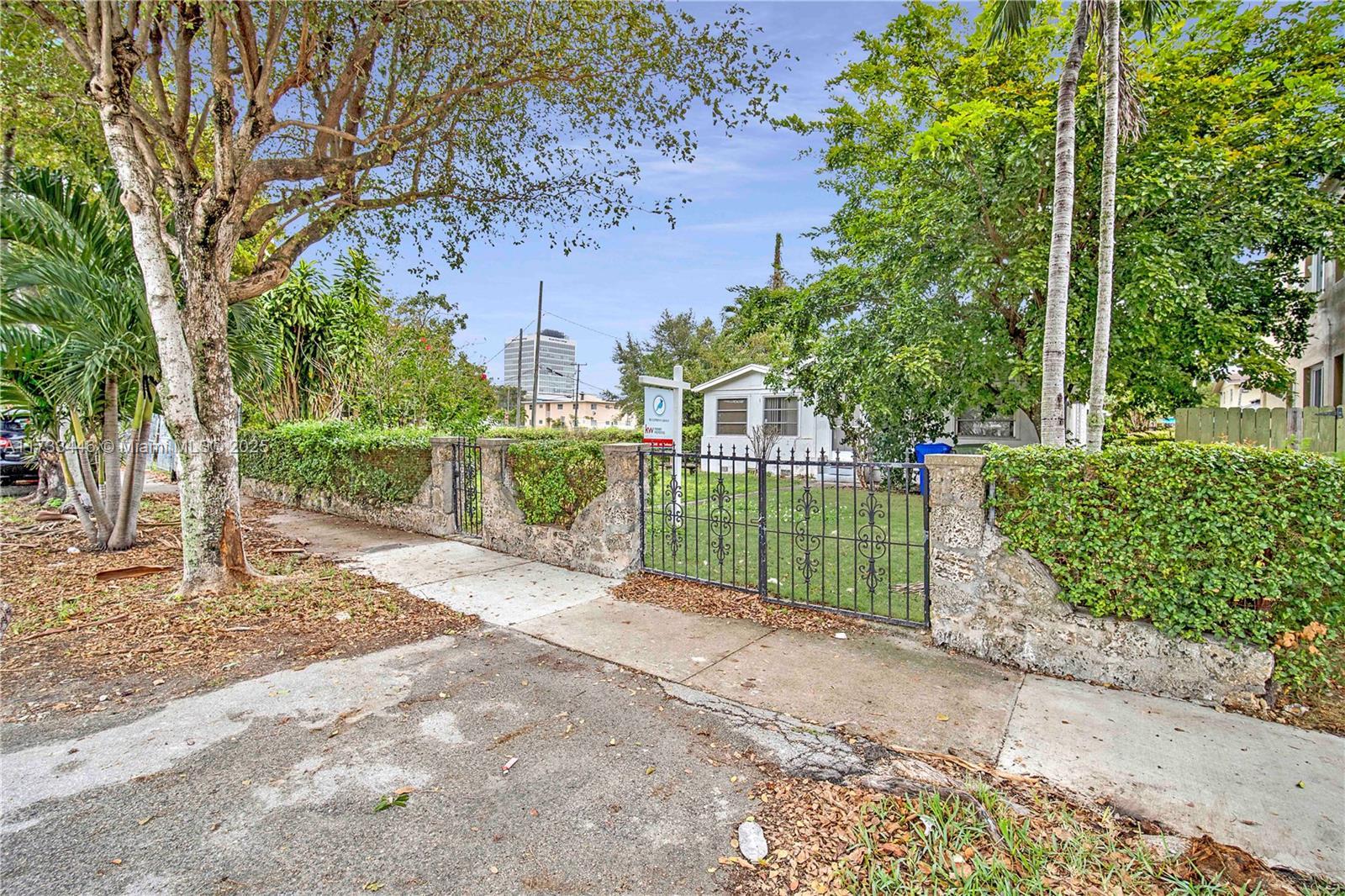 1031 SW 29th Ave, Miami FL 33135 photo 3