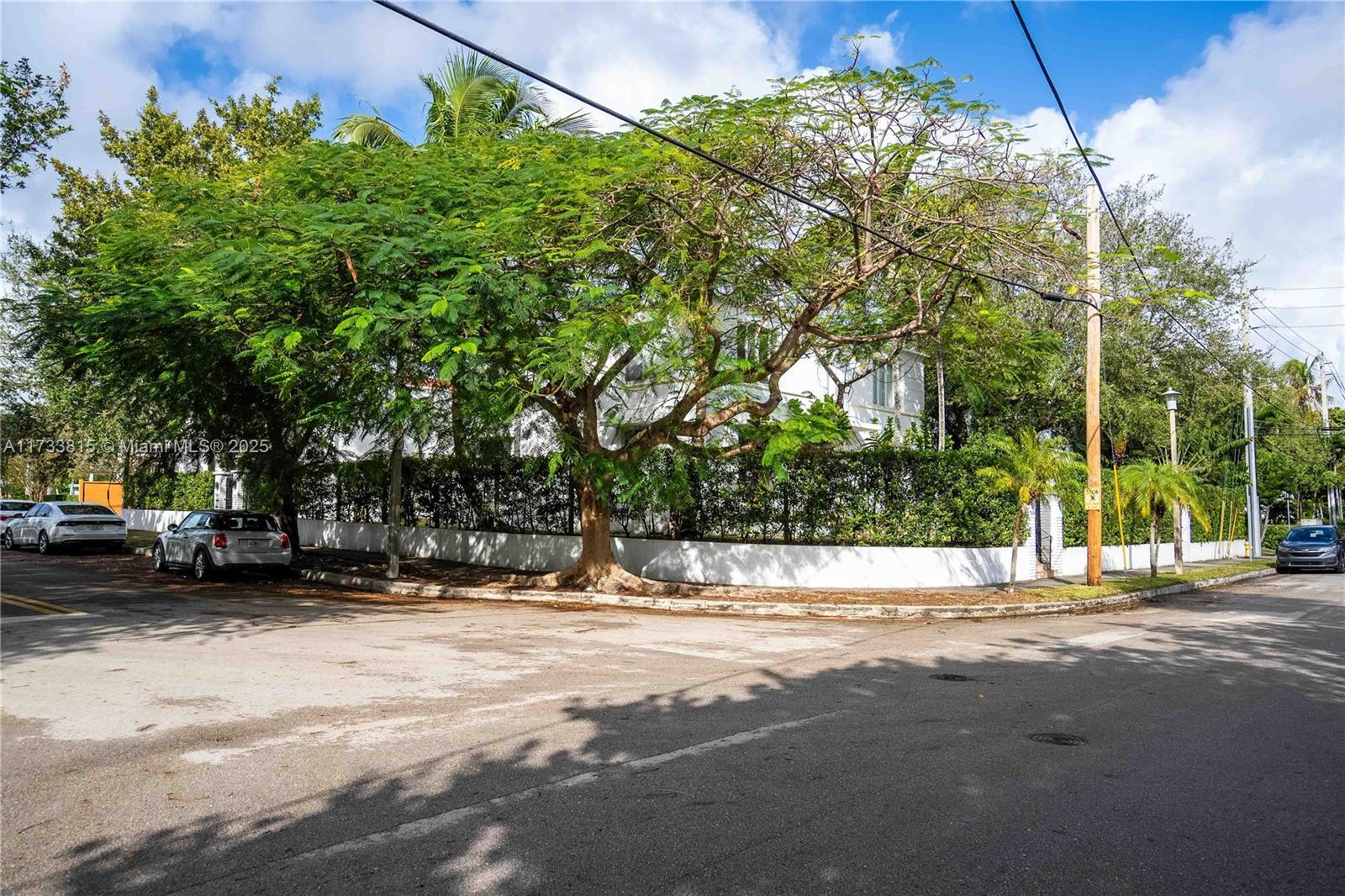 7500 NE 6th Ct, Miami FL 33138 photo 2