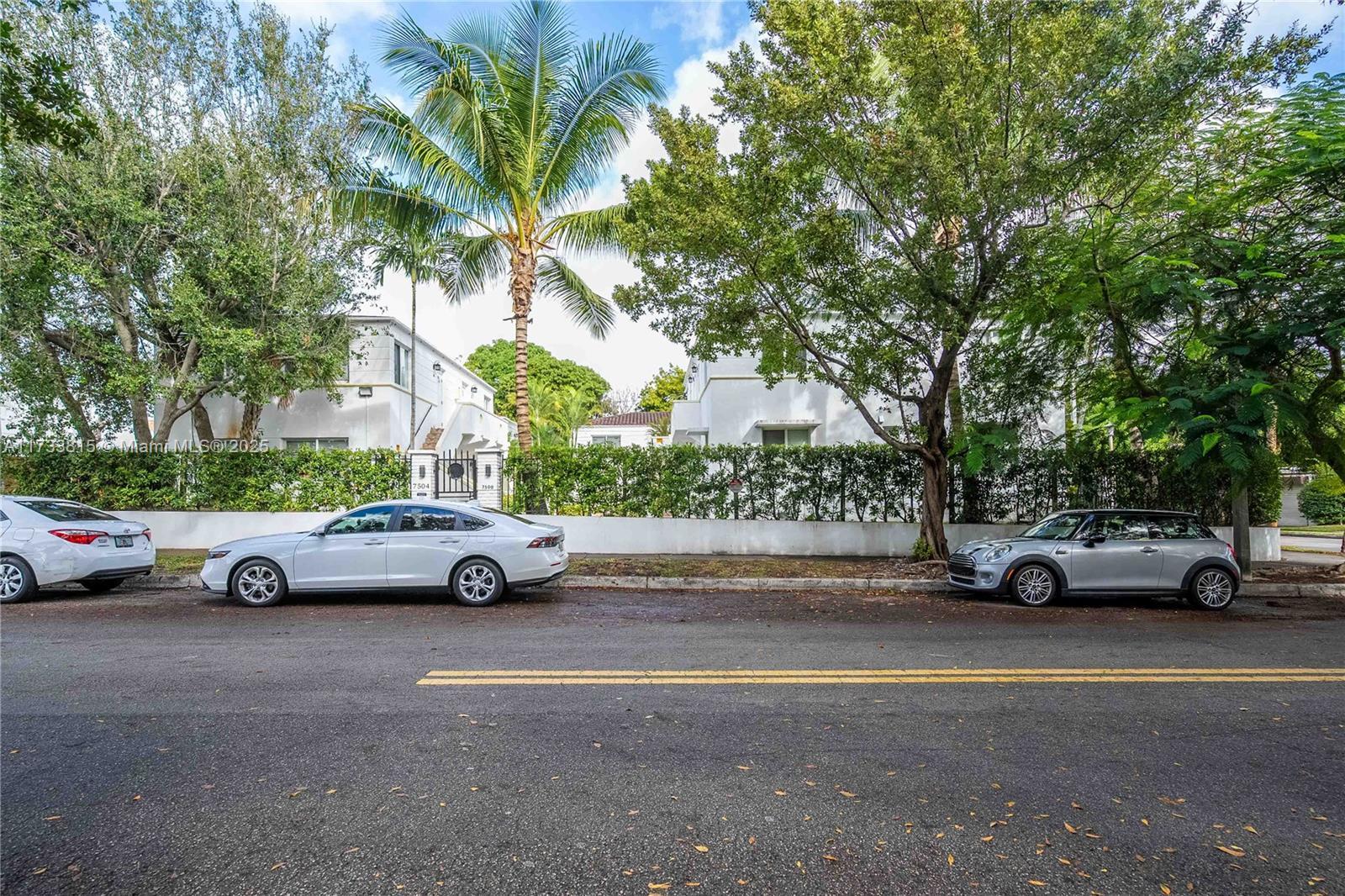 7500 NE 6th Ct, Miami FL 33138 photo 3