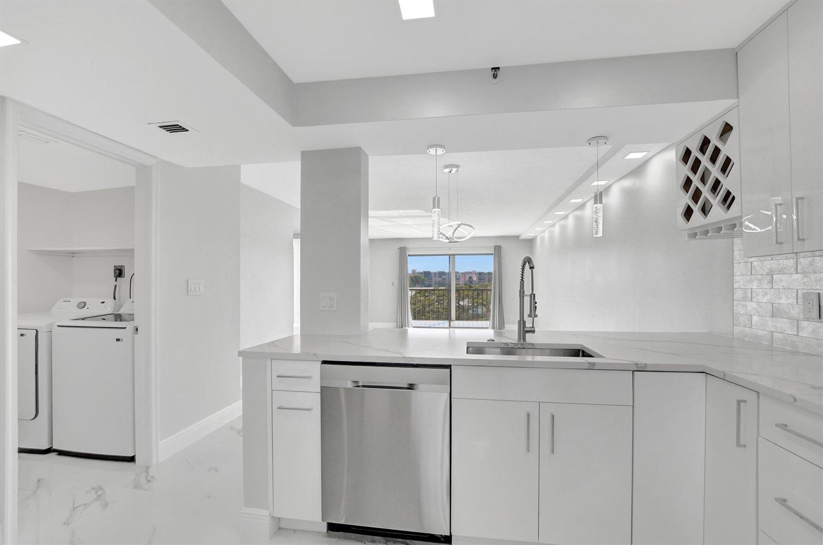 7076 Huntington Lane # 407, Delray Beach FL 33446 photo 2