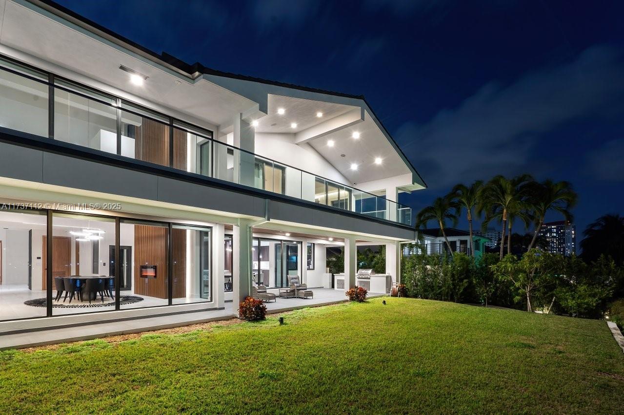 607 Palm Dr, Hallandale Beach FL 33009 photo 4