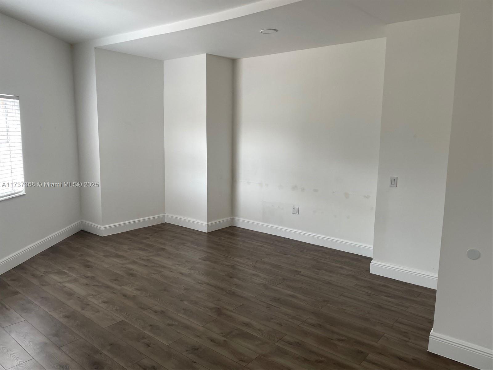 45 Curtiss Pkwy, Miami Springs FL 33166 photo 2