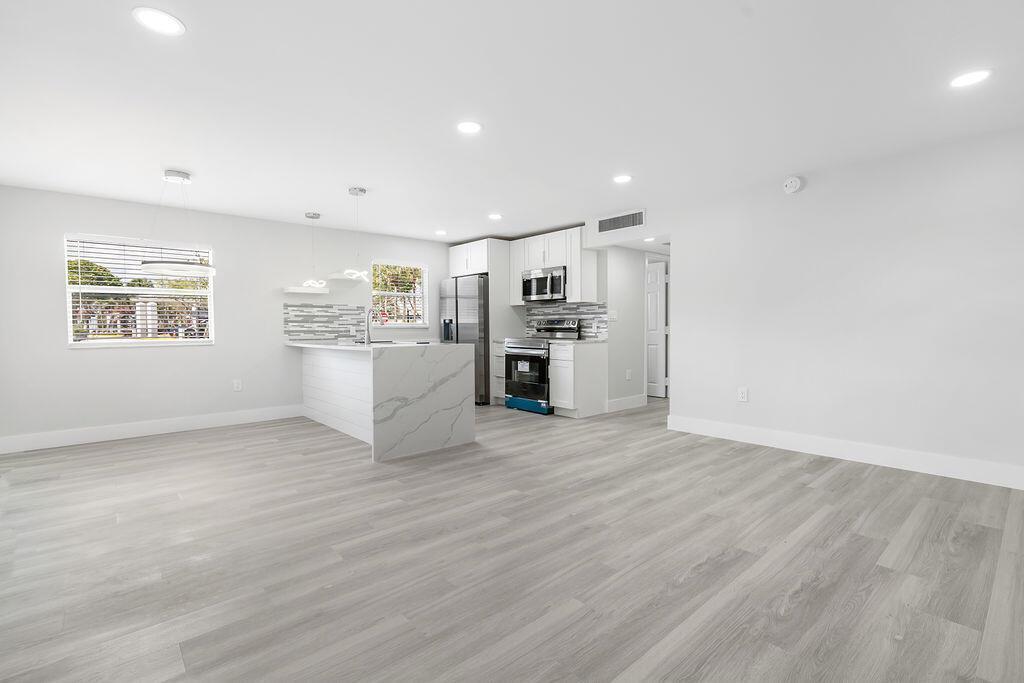 385 Flanders I, Delray Beach FL 33484 photo 5