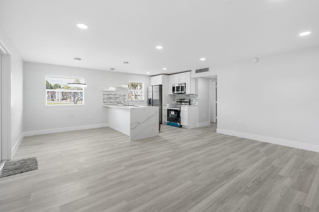 385 Flanders I, Delray Beach FL 33484 photo 4