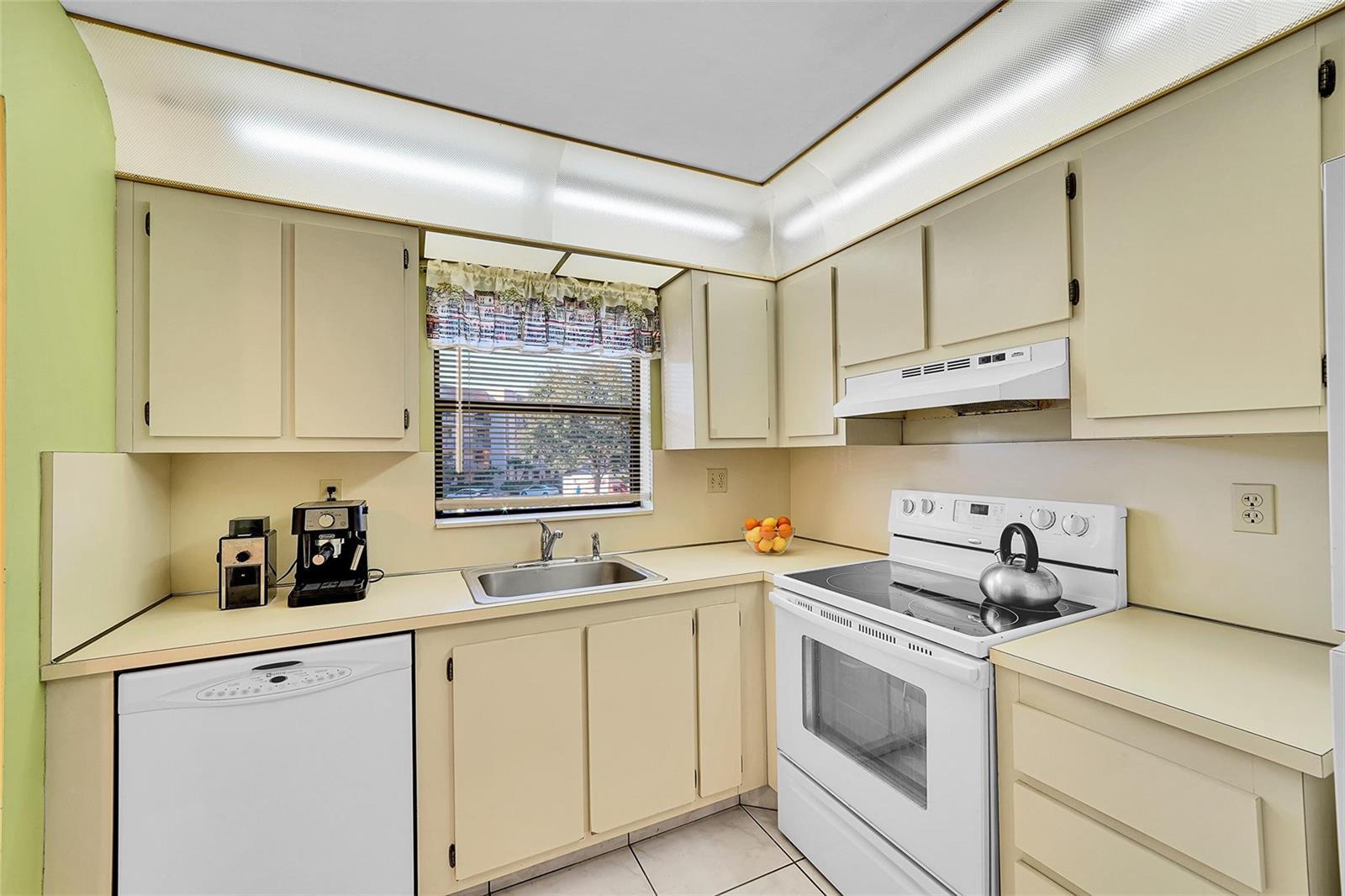 10123 Sunrise Lakes Boulevard # 206, Sunrise FL 33322 photo 3