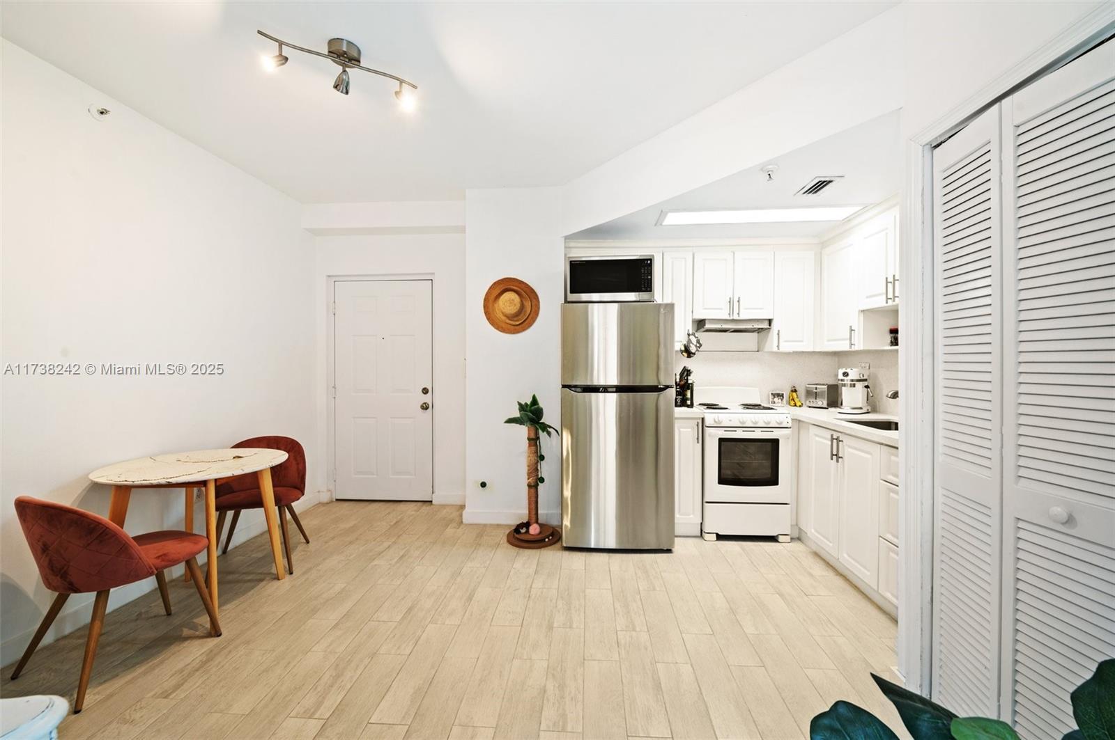 3051 SW 27th Ave # 302, Miami FL 33133 photo 3