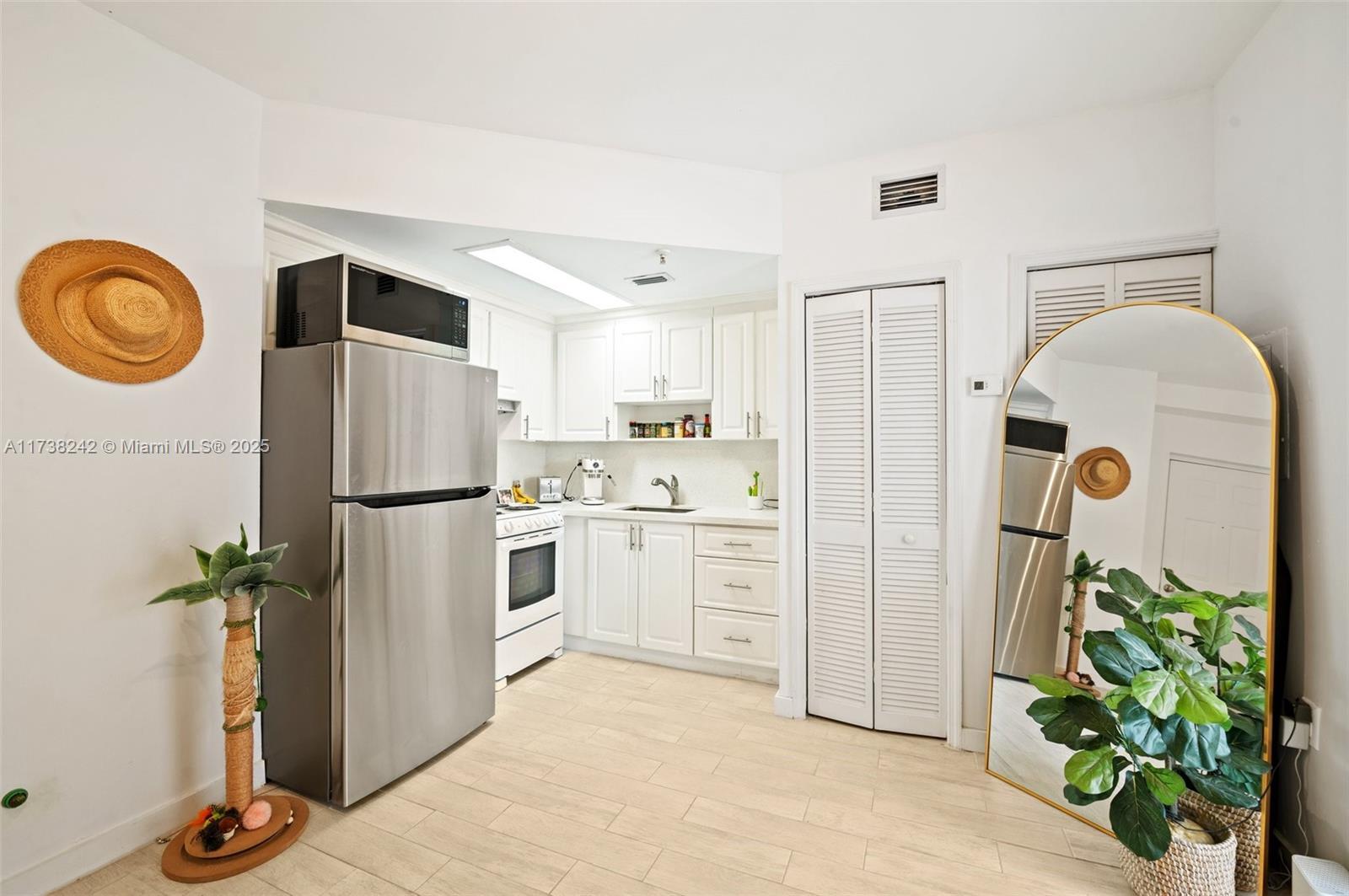 3051 SW 27th Ave # 302, Miami FL 33133 photo 4