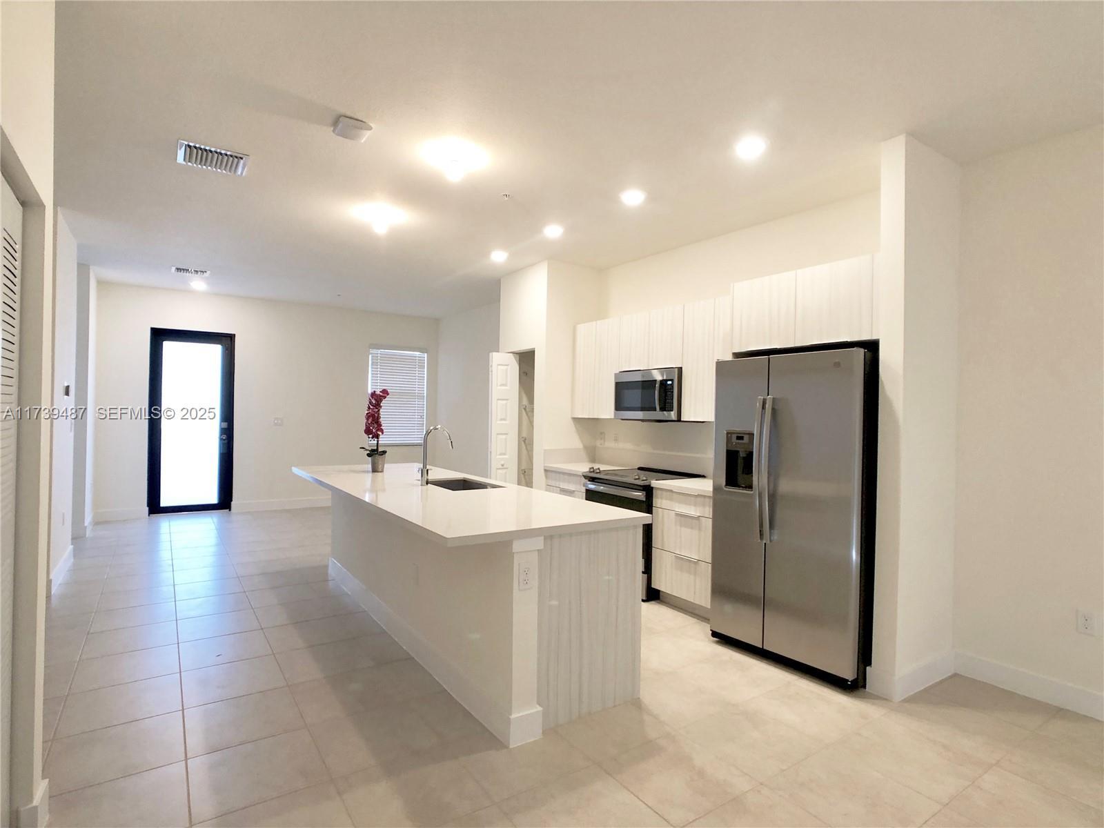 7925 NW 104th Ave # 25, Doral FL 33178 photo 3