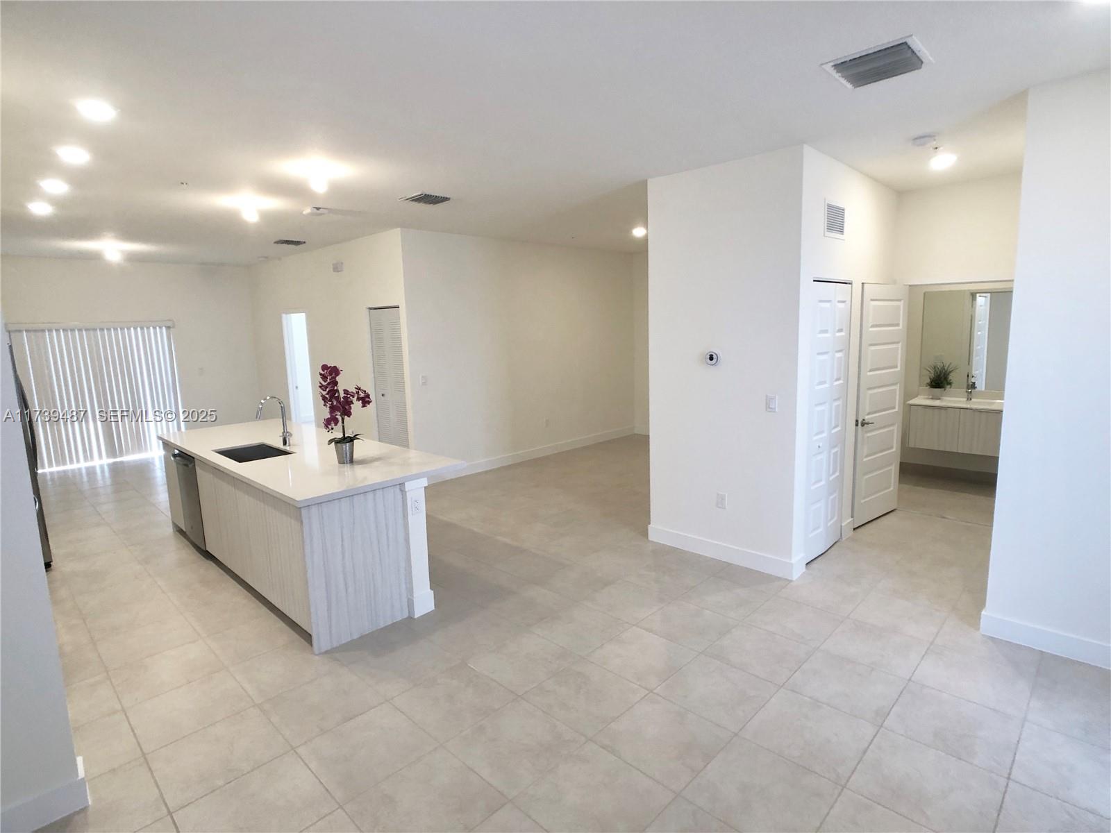 7925 NW 104th Ave # 25, Doral FL 33178 photo 4
