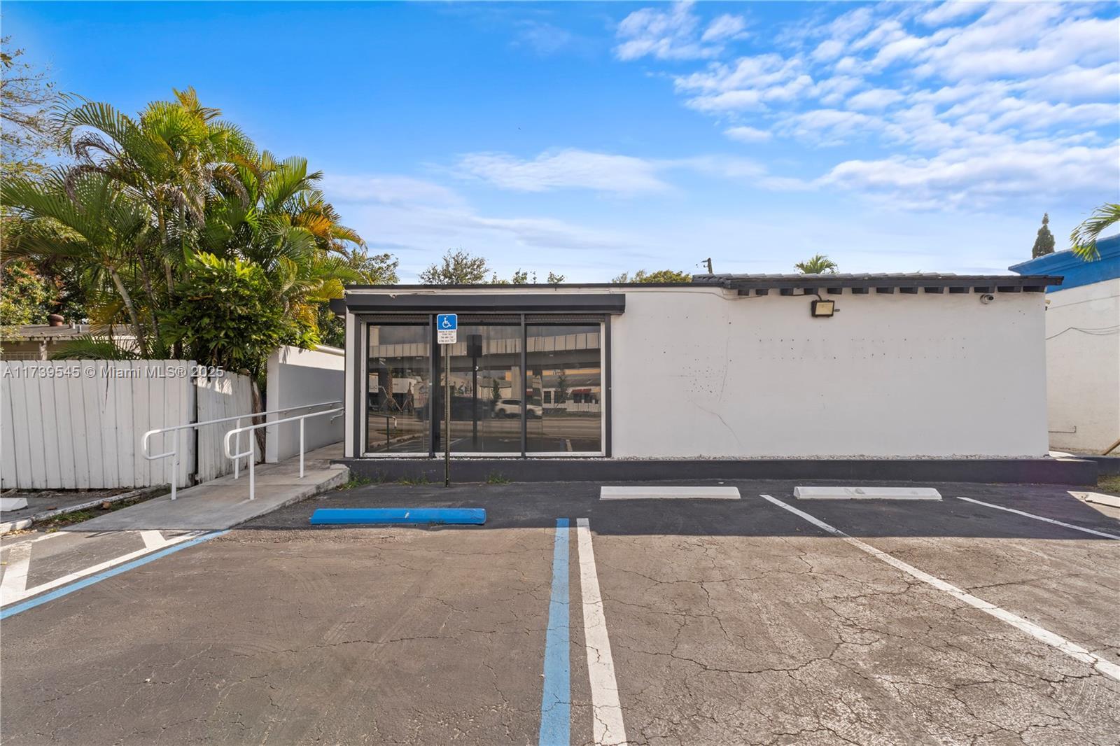 2550 S Dixie Hwy, Miami FL 33133 photo 2