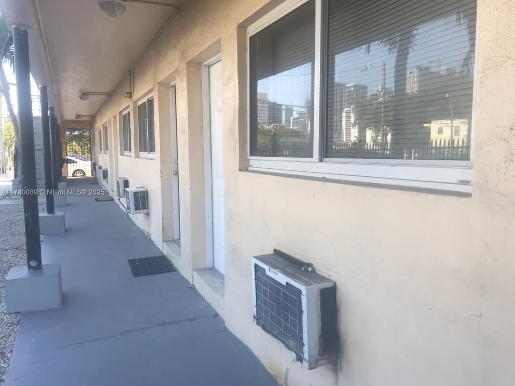 223 NW 12th St # 6, Miami FL 33136 photo 3