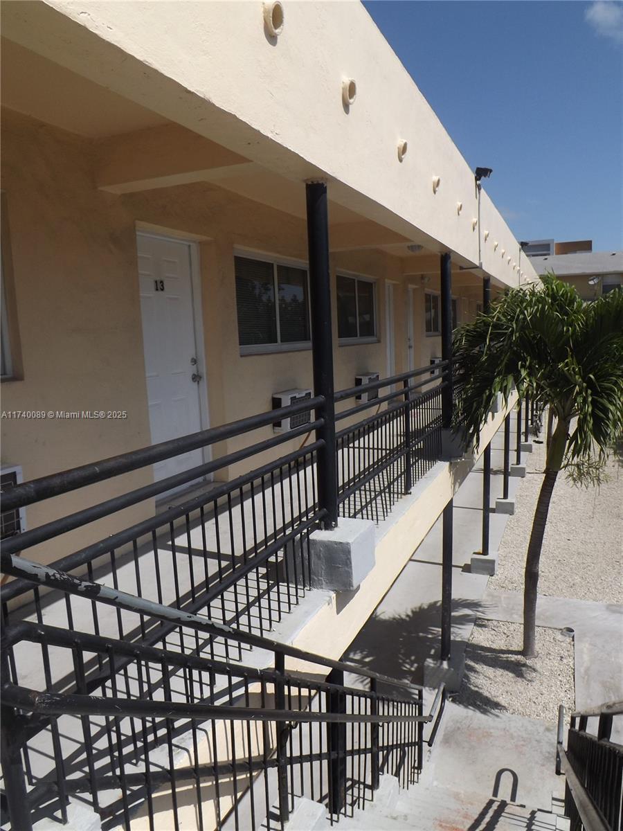 223 NW 12th St # 6, Miami FL 33136