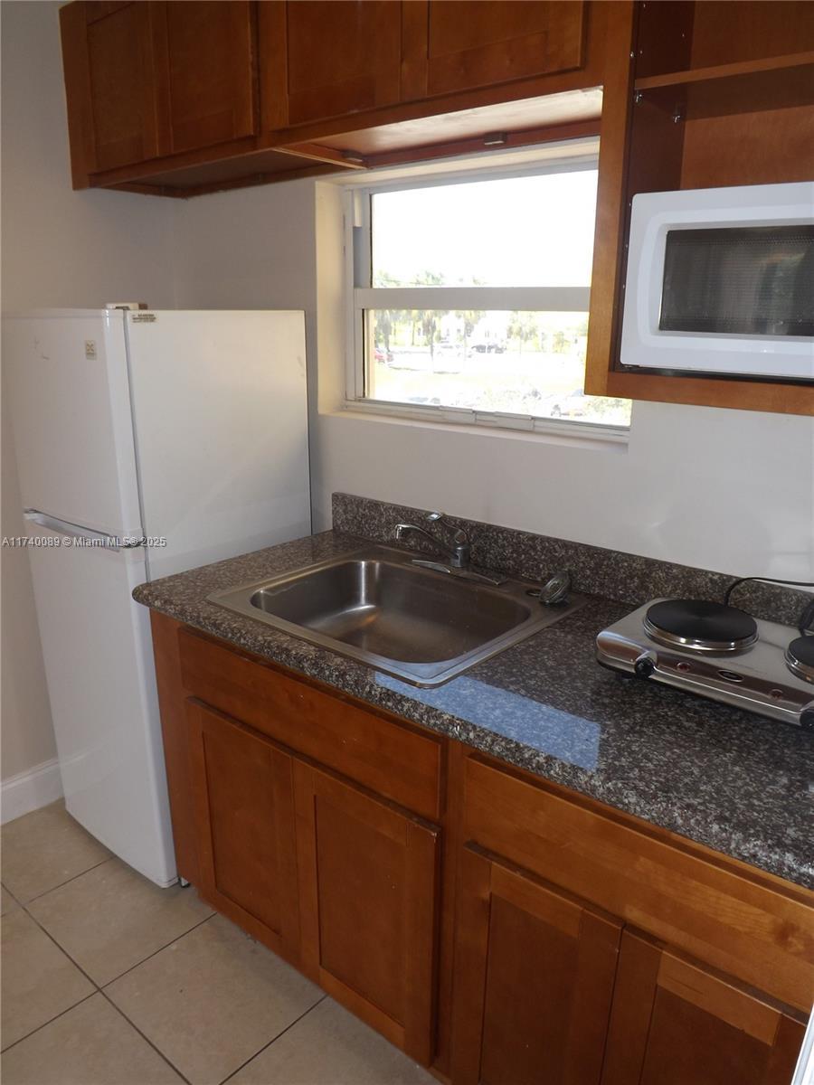 223 NW 12th St # 6, Miami FL 33136 photo 5