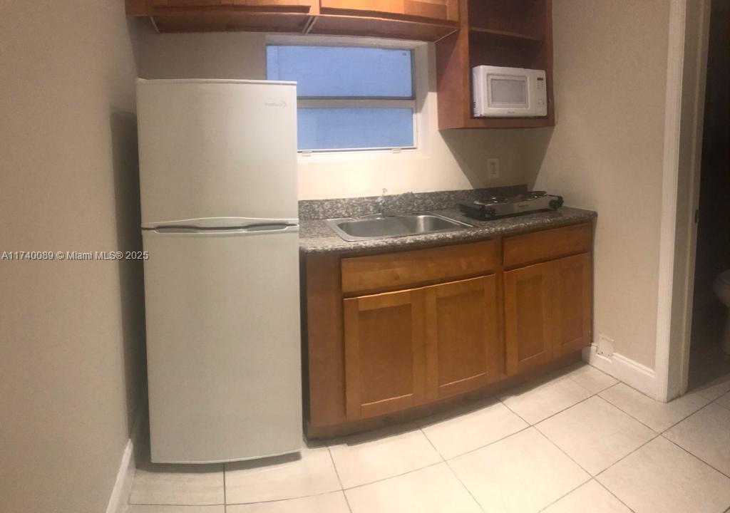 223 NW 12th St # 6, Miami FL 33136 photo 4