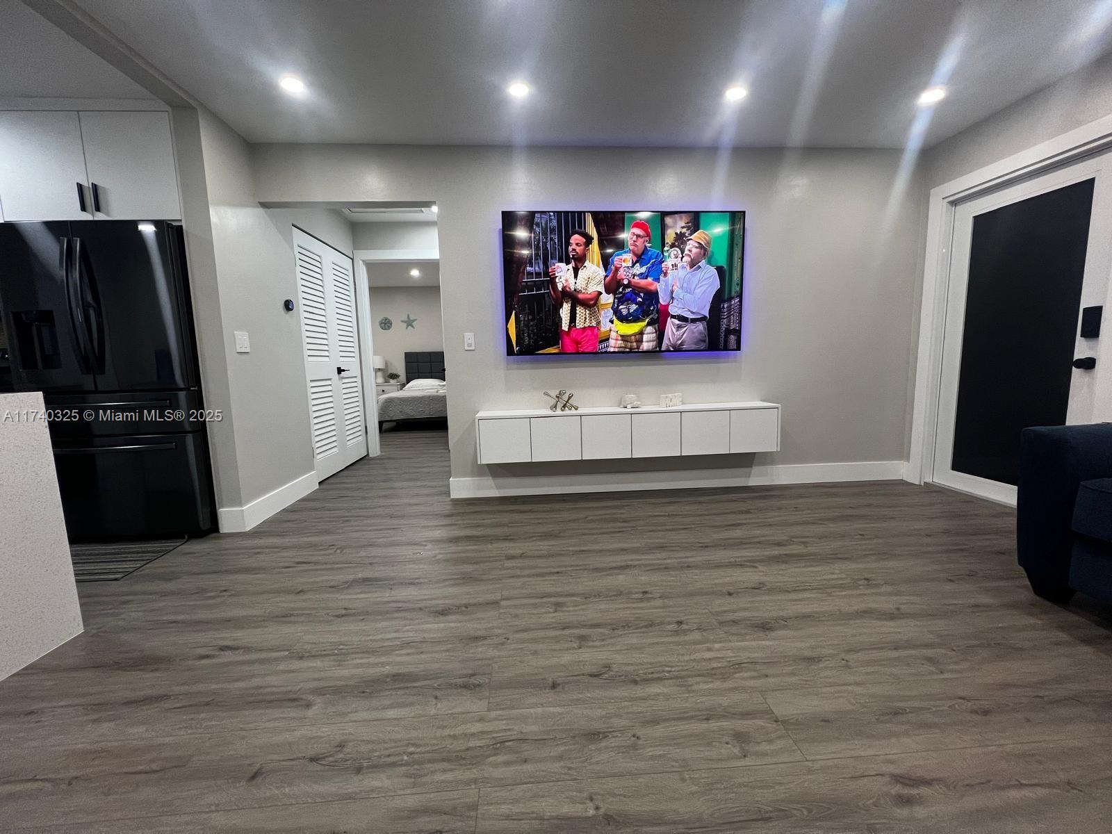 222 SW 8th St, Dania Beach FL 33004