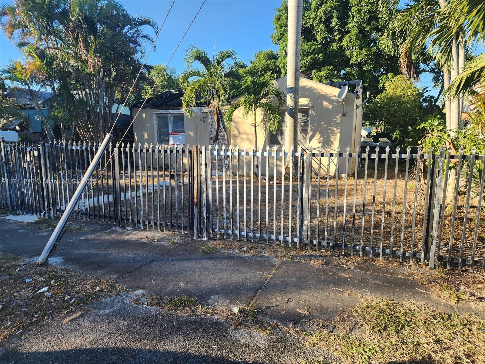 2231 NW 86th St, Miami FL 33147