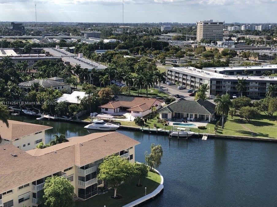 427 Golden Isles Dr # 15J, Hallandale Beach FL 33009 photo 5