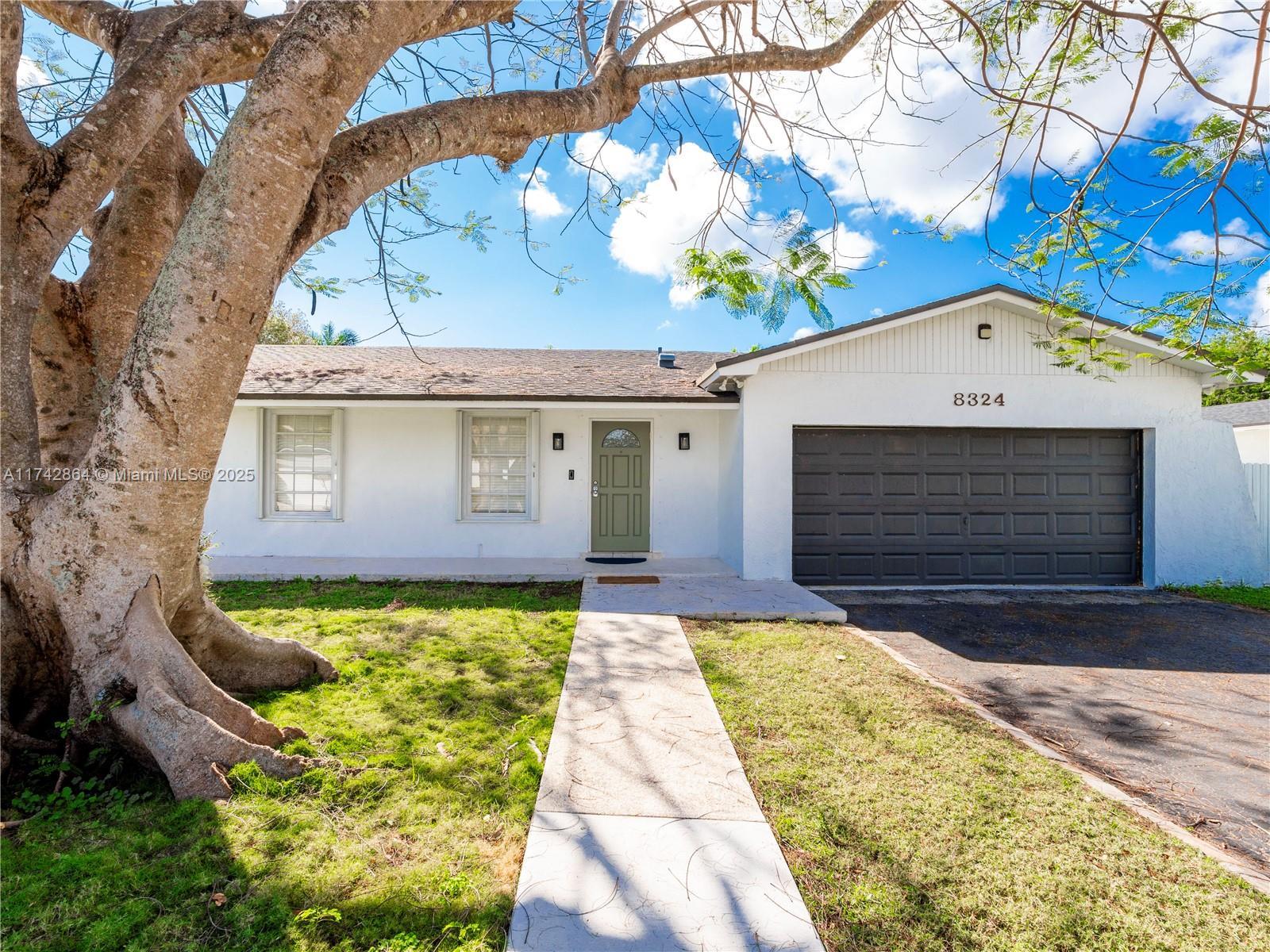 8324 SW 206th Ter, Cutler Bay FL 33189 photo 3