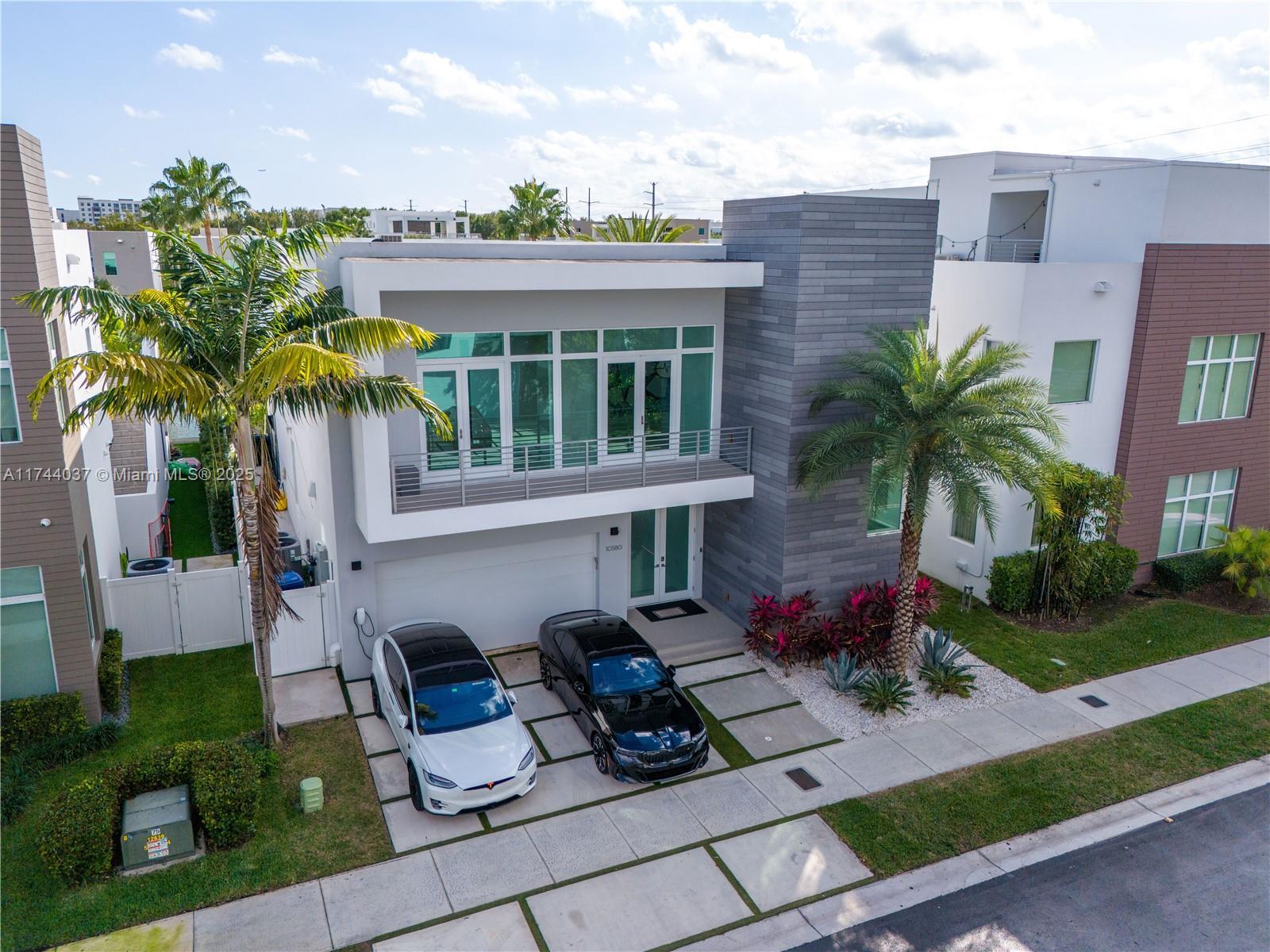 10580 NW 68th Ter, Doral FL 33178 photo 3
