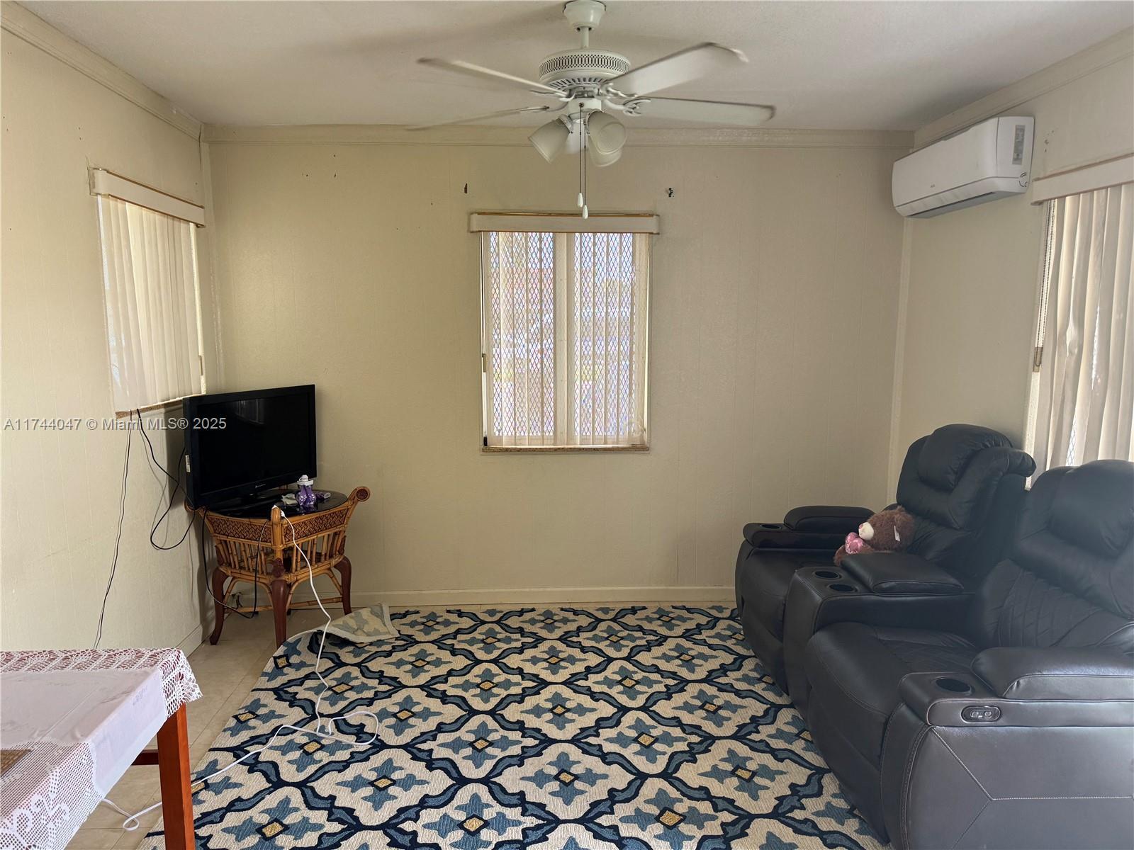 655 NE 135th St, North Miami FL 33161 photo 2