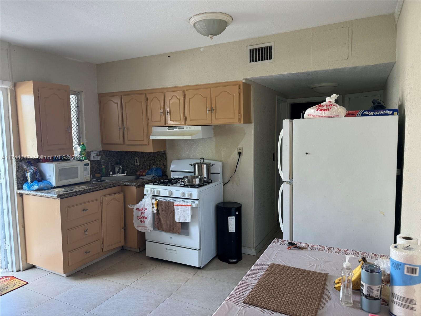 655 NE 135th St, North Miami FL 33161 photo 4