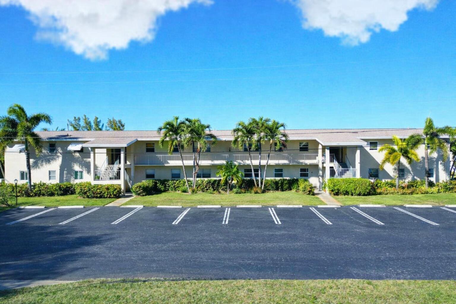 301 Circle Drive S # 103, Boynton Beach FL 33435 photo 2
