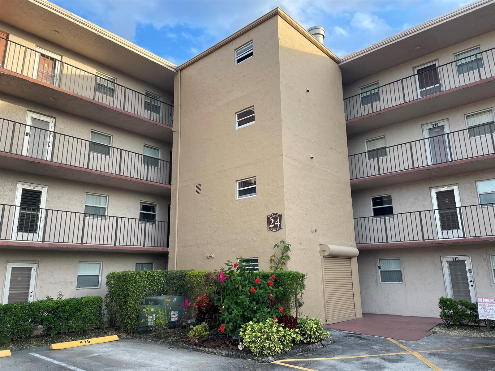 225 Bonnie Boulevard # 211, Palm Springs FL 33461 photo 2