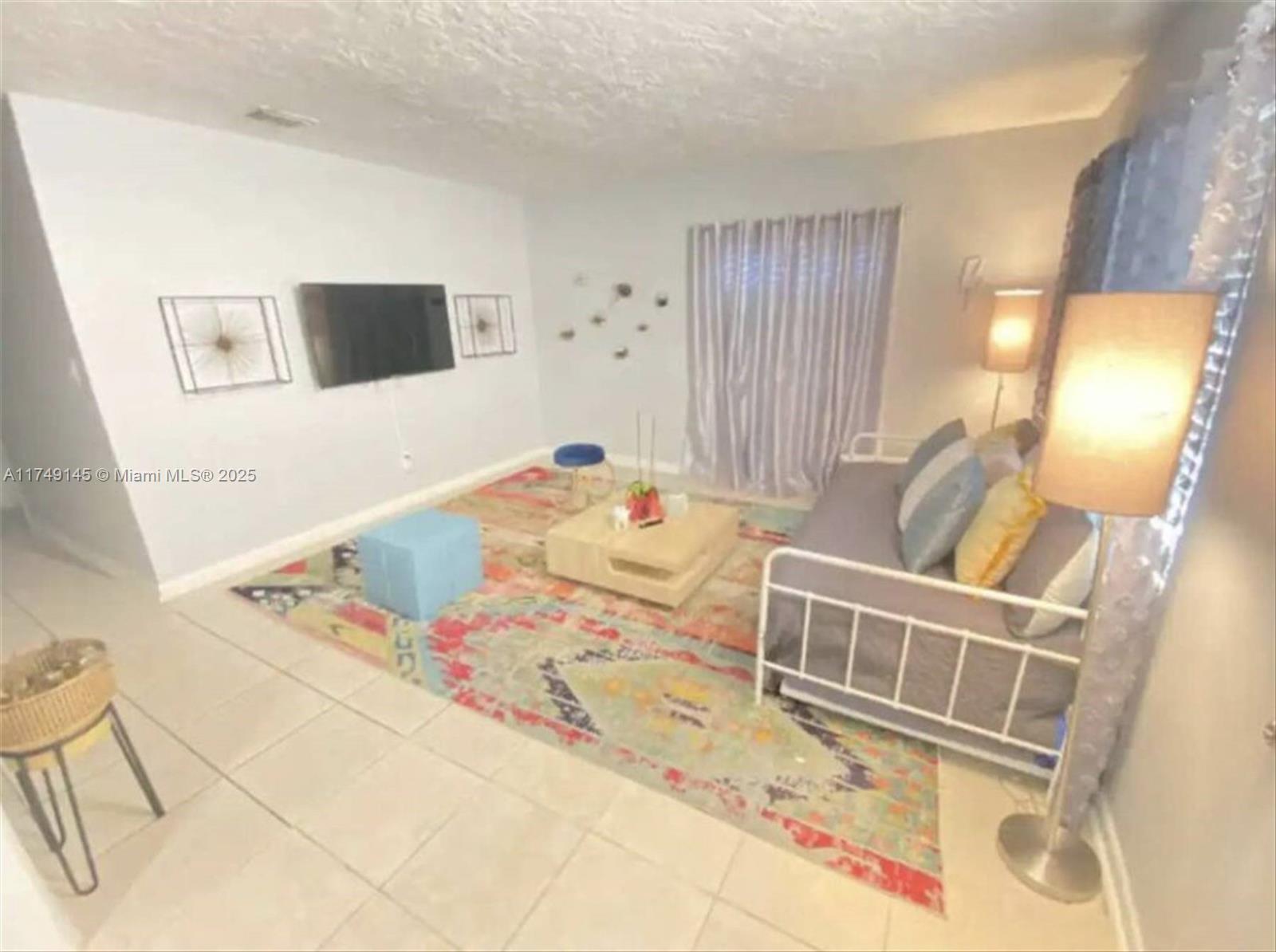2425 NW 67th St, Miami FL 33147