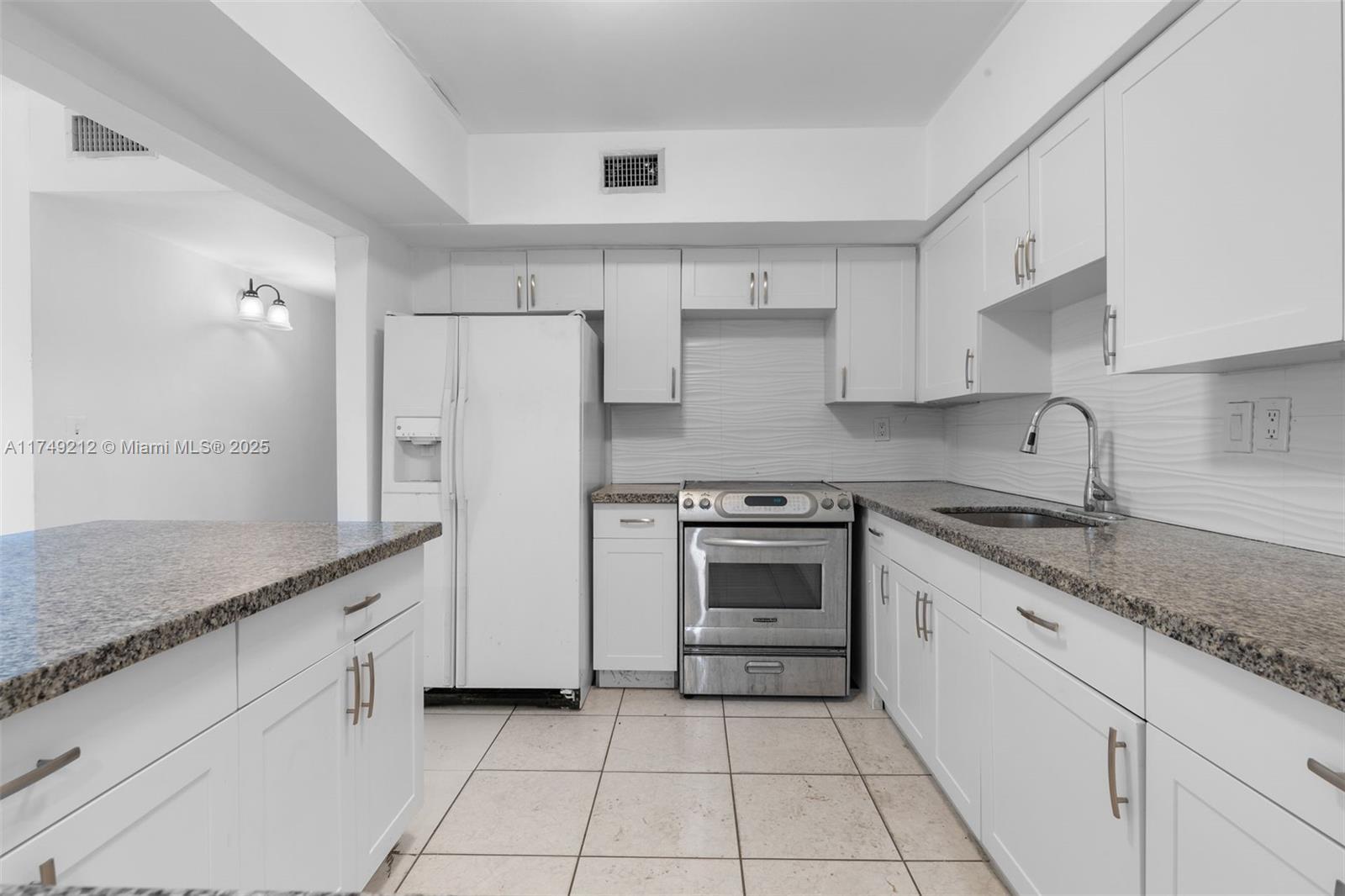 3061 NE 4th Ave, Wilton Manors FL 33334 photo 2