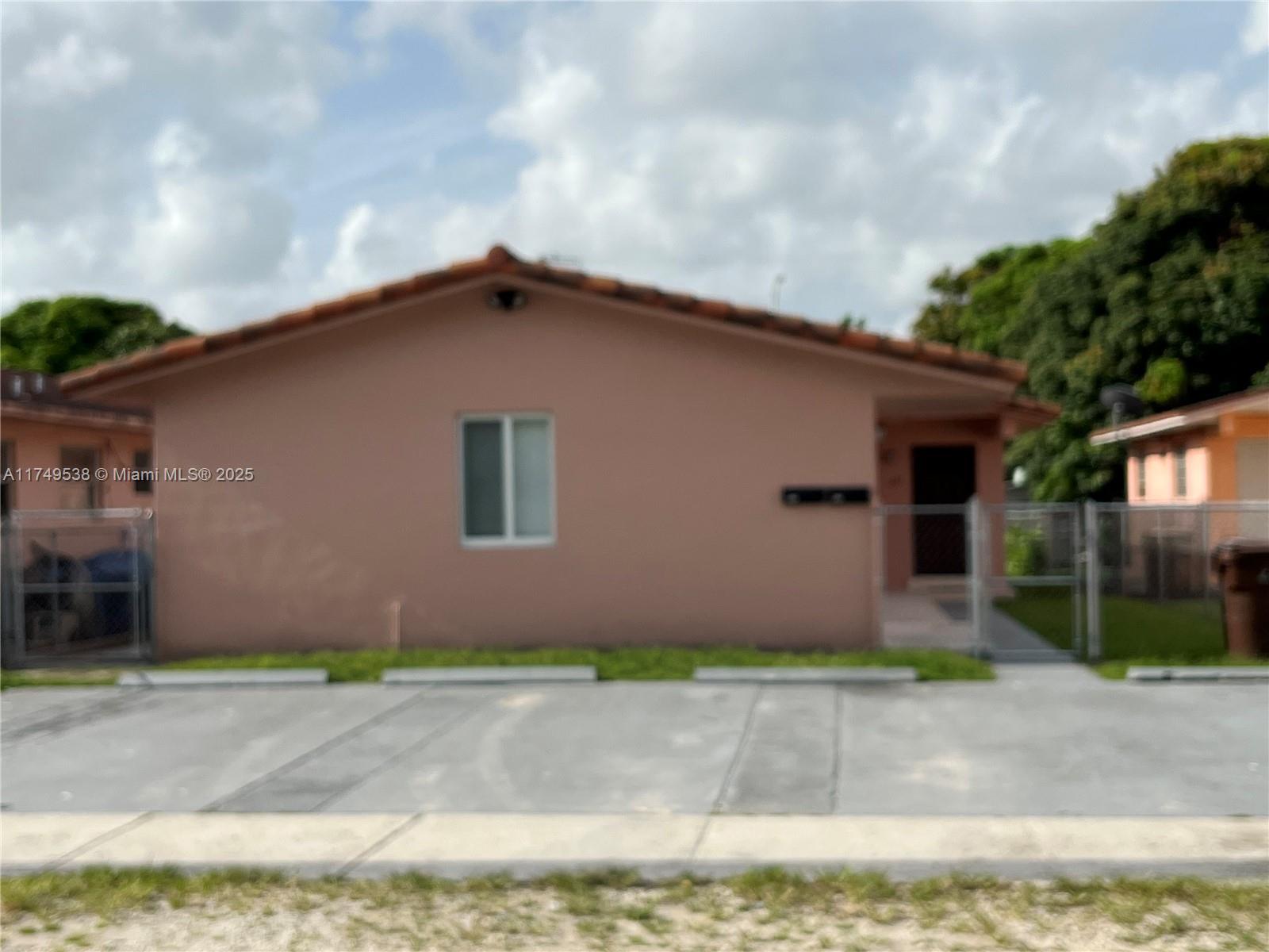626 W 17th St, Hialeah FL 33010