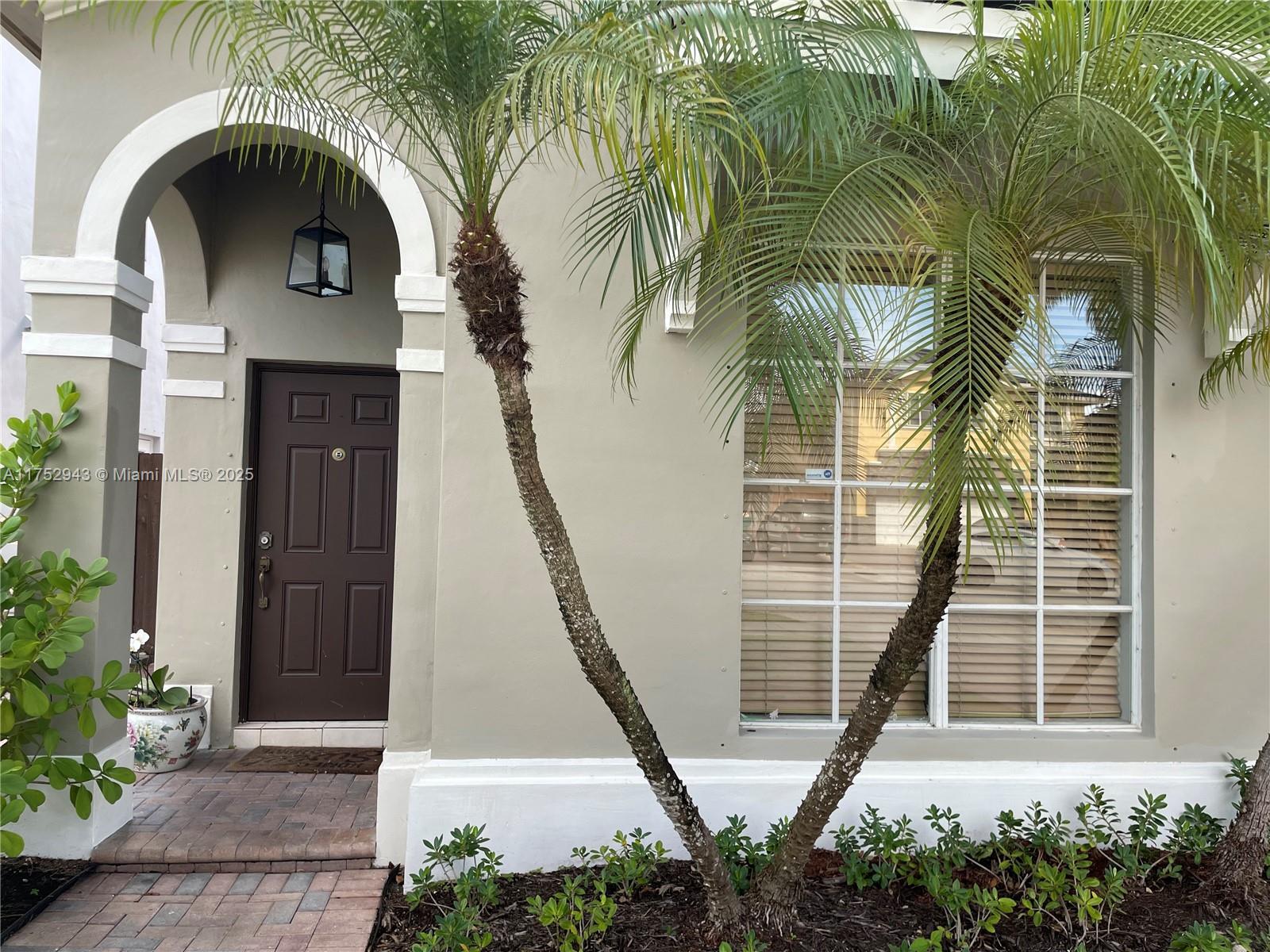 915 SW 155th Ct, Miami FL 33194 photo 2