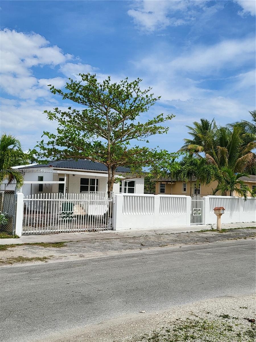 1169 NW 114th St, Miami FL 33168