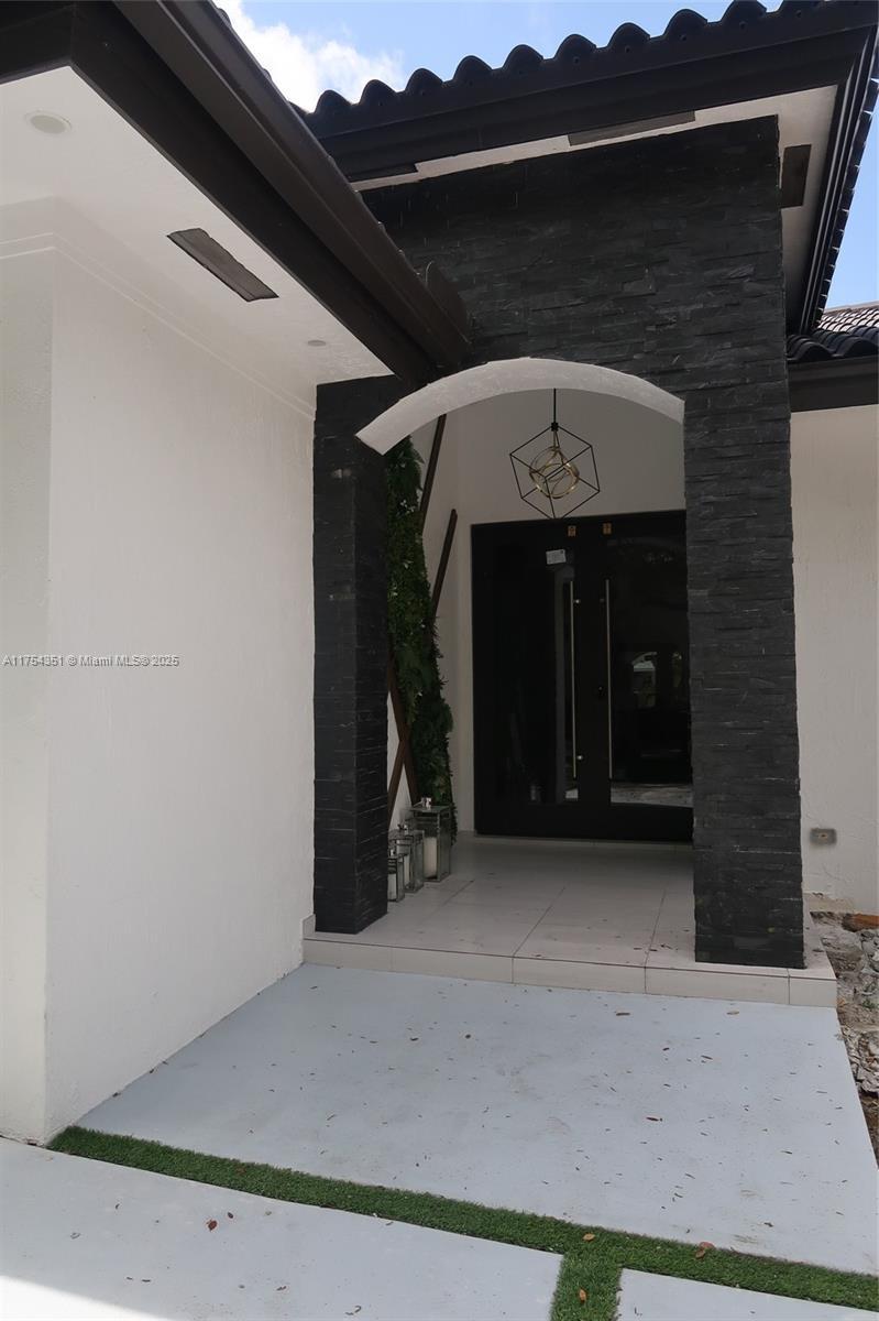 16830 NW 86th Ct, Miami Lakes FL 33016 photo 2