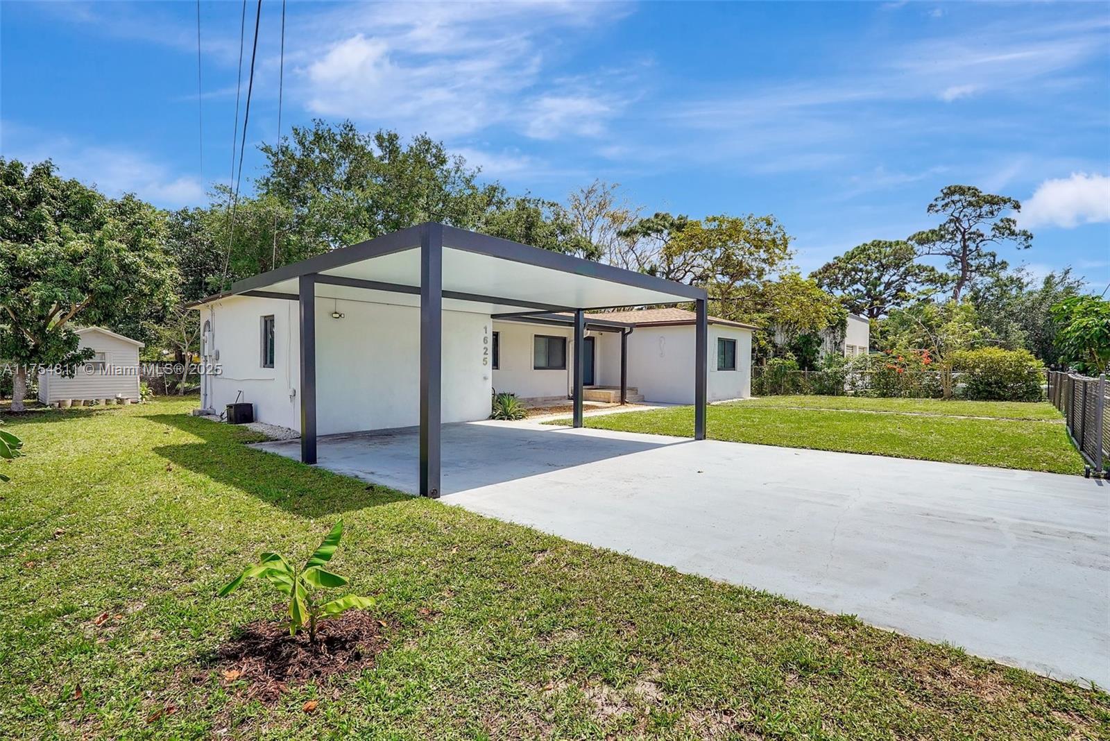 1625 NW 147th St Dr, Miami FL 33167 photo 2