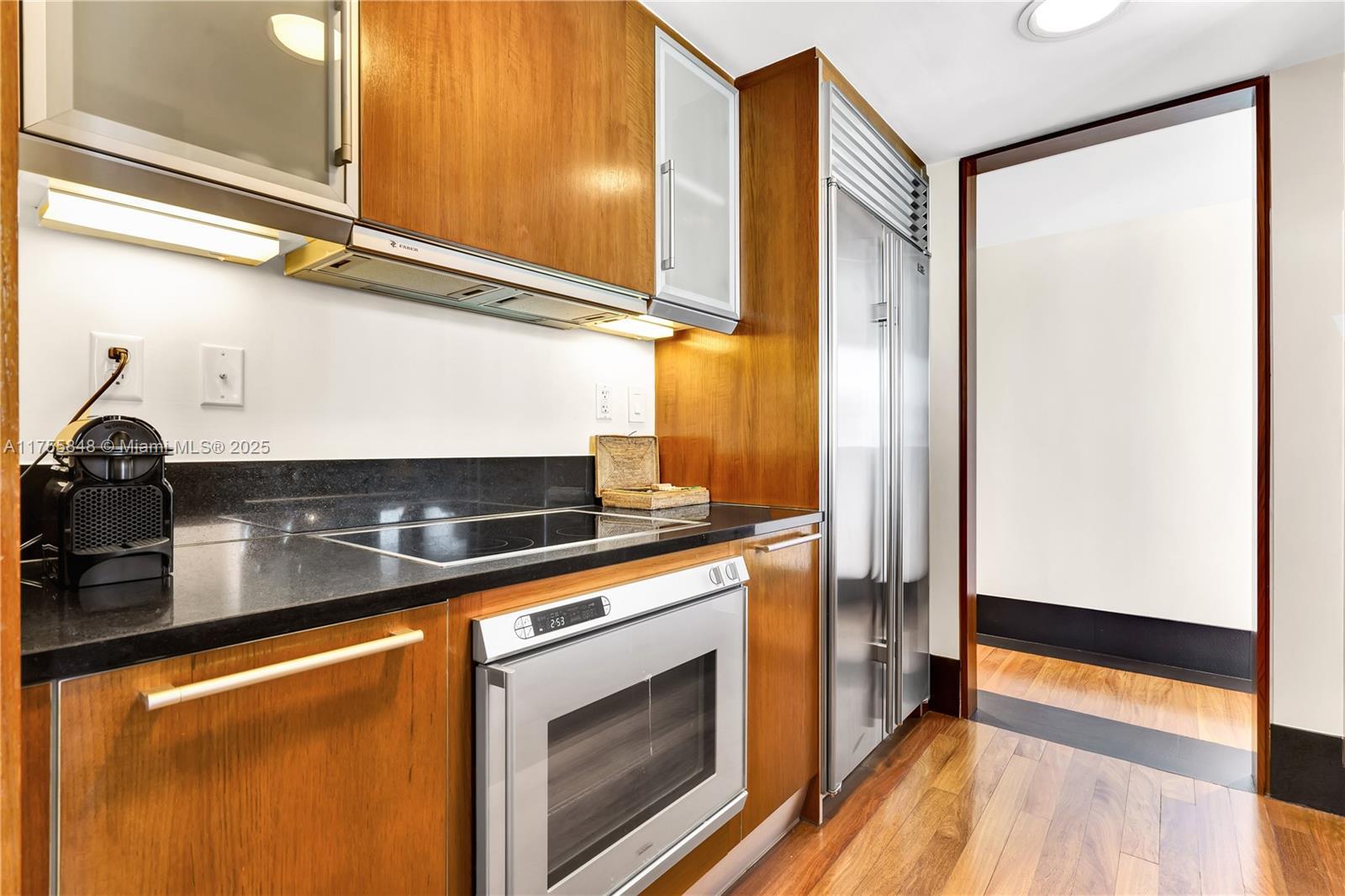 101 20, Miami Beach FL 33139 photo 5