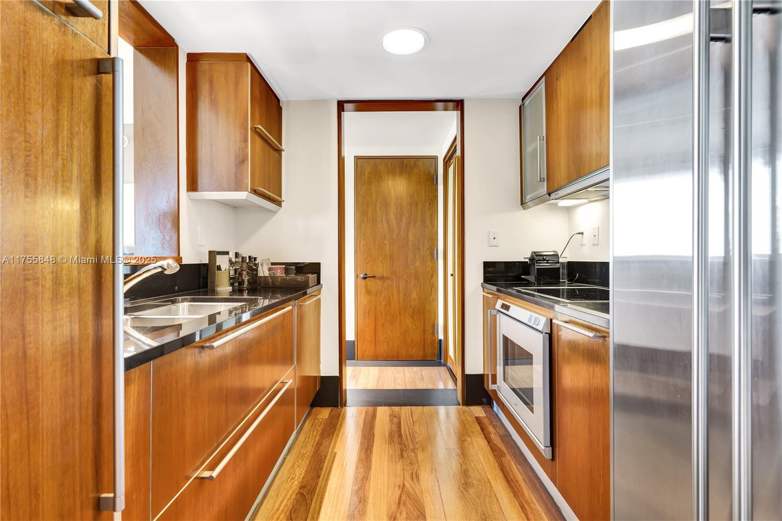 101 20, Miami Beach FL 33139 photo 4