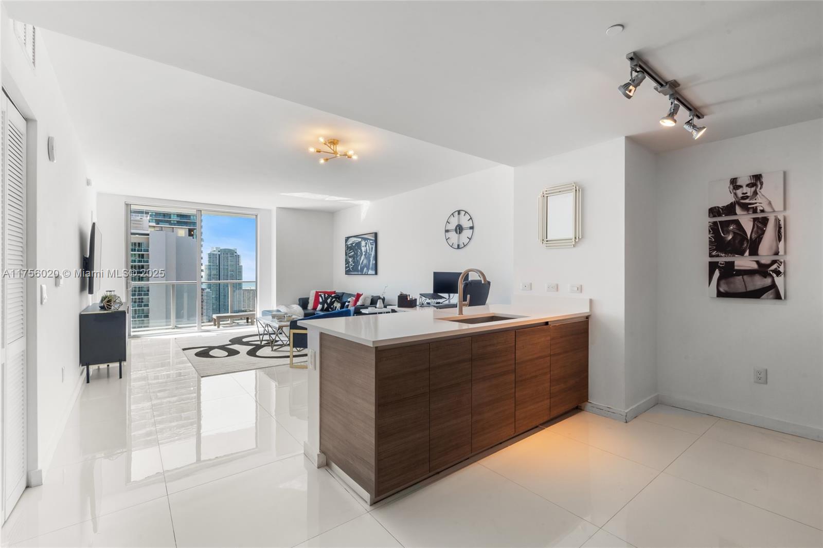 1100 S Miami Ave # 3303, Miami FL 33130 photo 5