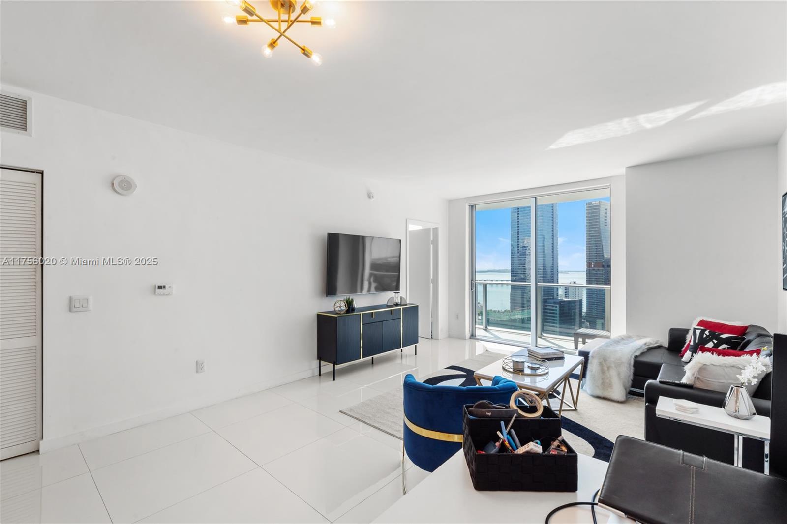 1100 S Miami Ave # 3303, Miami FL 33130 photo 4