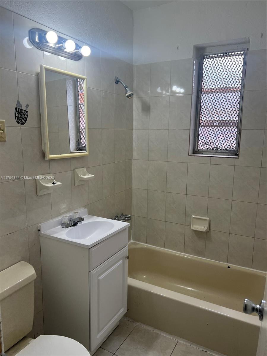 2052 Washington Ave # 1, Opa-Locka FL 33054 photo 5