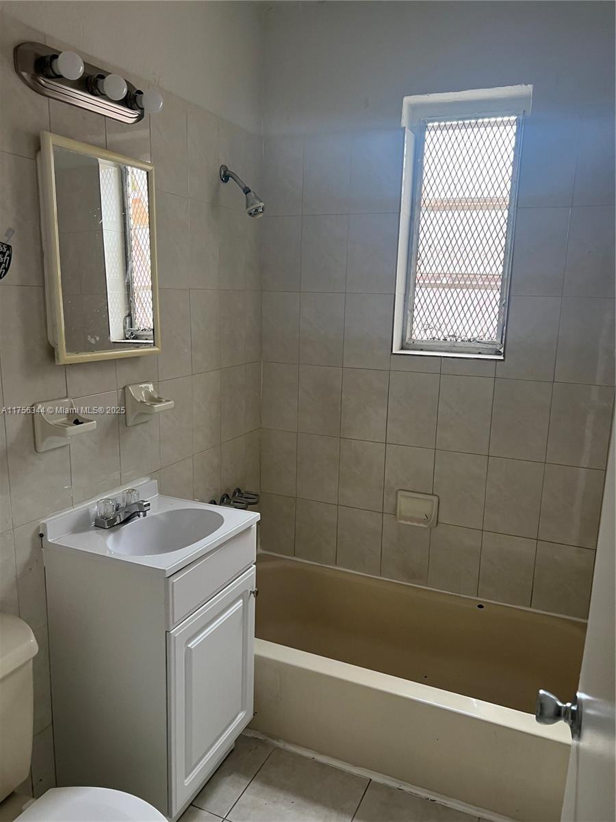 2052 Washington Ave # 1, Opa-Locka FL 33054 photo 4