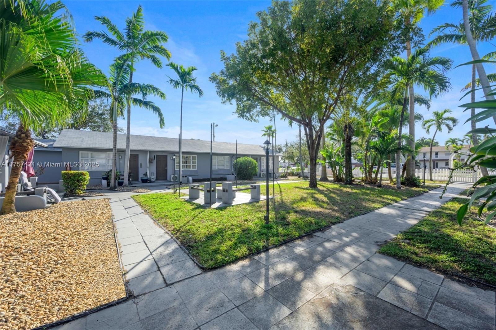 1815 Mckinley St, Hollywood FL 33020 photo 3