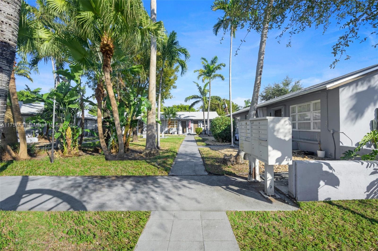 1815 Mckinley St, Hollywood FL 33020