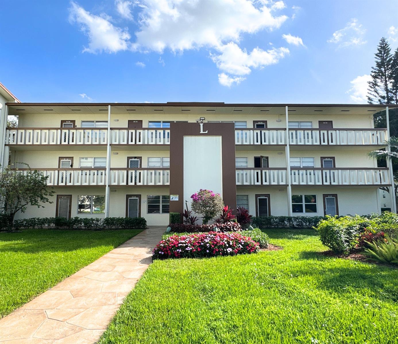 484 Mansfield L, Boca Raton FL 33434 photo 2