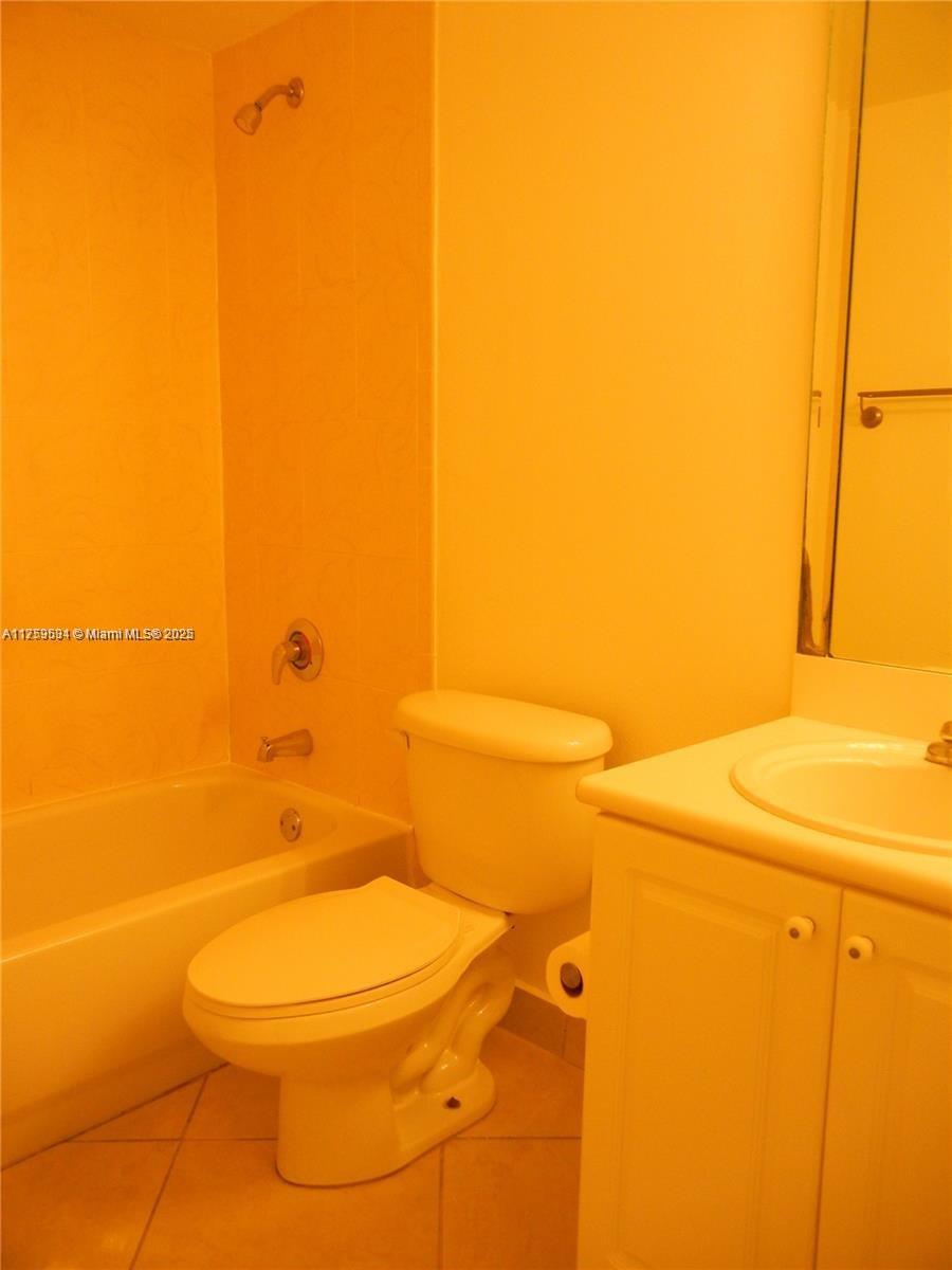 1455 N Treasure Dr # 4O, North Bay Village FL 33141 photo 3