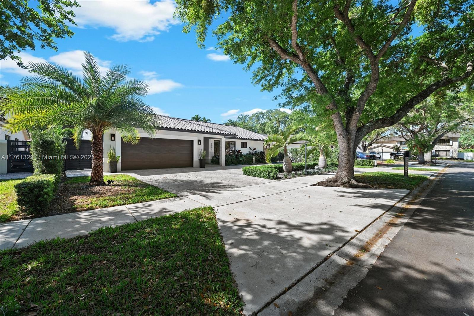8360 NW 167th Ter, Miami Lakes FL 33016 photo 2