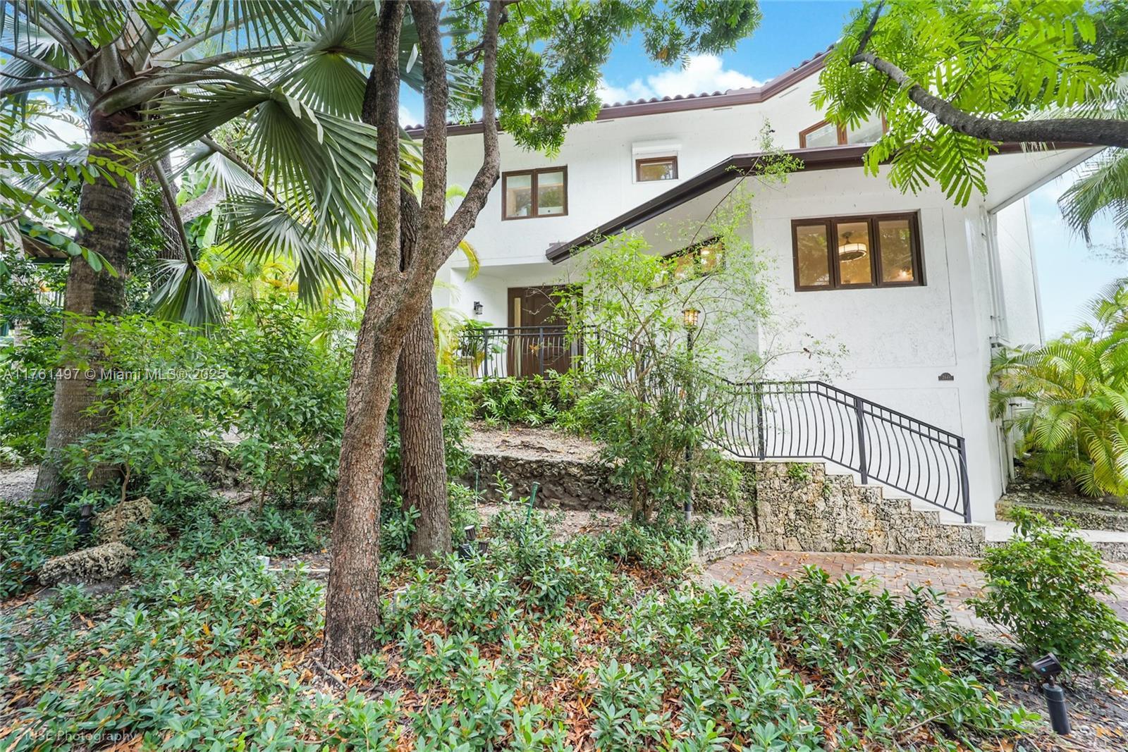 2449 Bayshore Dr, Miami FL 33133 photo 3
